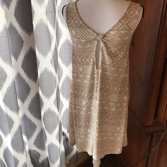 Knot Back Beige Pattered Minidress - Picture 4 of 7